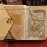 Altra chicca dell�esposizione permanente � il primo libro stampato a Bari: le �Operette� del letterato napoletano Partenopeo Suavio, pubblicate dal tipografo itinerante Gilbert N�hou nel 1535